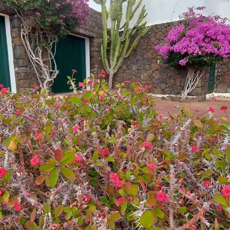 Villa Jardin, Tranquilidad Y Buenas Vistas Al Mar